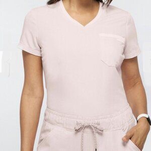 Jaanuu 2-Pocket Tuck-In Scrub Top in Blushing Pink Wm Sz M